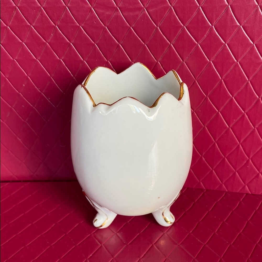 Elegant Vintage made in Japan White and Gold Egg cup.
